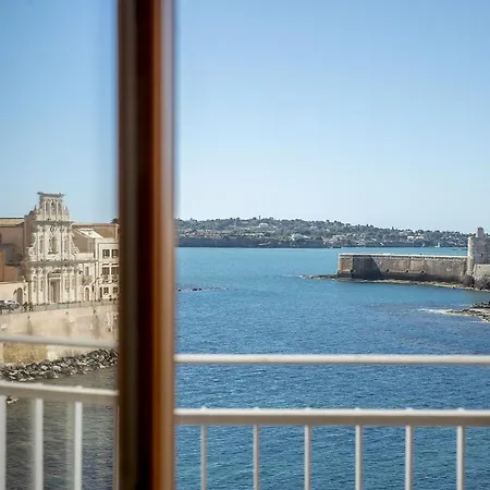 Ortigia Seafront Apartment By Wonderful Italy Syracuse Exterior photo