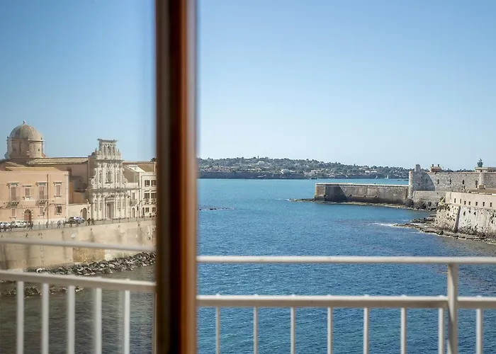 Ortigia Seafront Apartment By Wonderful Italy
